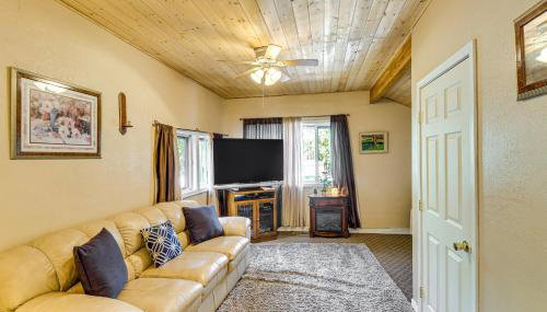 4 Mi to Rainbow Lake! Cozy Forest-View Gem w/ Deck - Foto 3