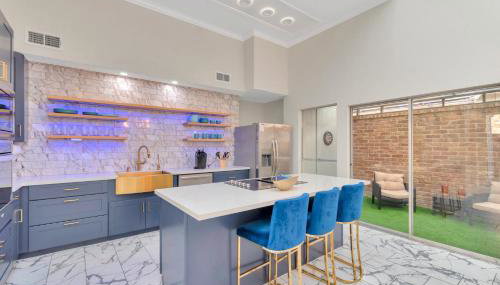 AccessibleGem 3BR Jacuzzi & Air Hockey Sleeps 13 Chinatown - Foto 4