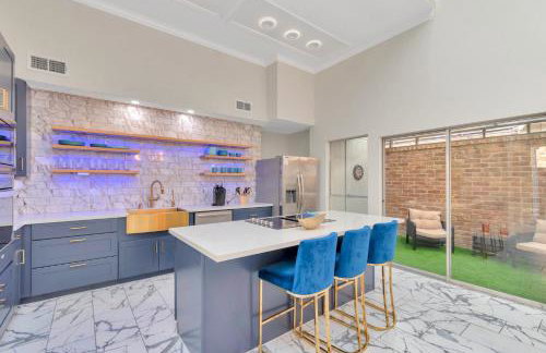 AccessibleGem 3BR Jacuzzi & Air Hockey Sleeps 13 Chinatown - Foto 4