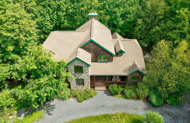 Elk Hollow by Avantstay Lakefront Chalet w Game Room Fire Pit - Photo 5