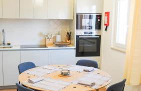 Kalumi Aparthotels - Japandi-Style Apartments with Terrace, Pergola, and Portuguese BBQ - Foto 15