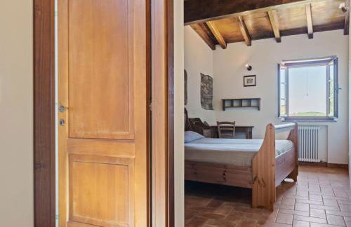 Tranquil Village Stay with Fireplace - Photo 21