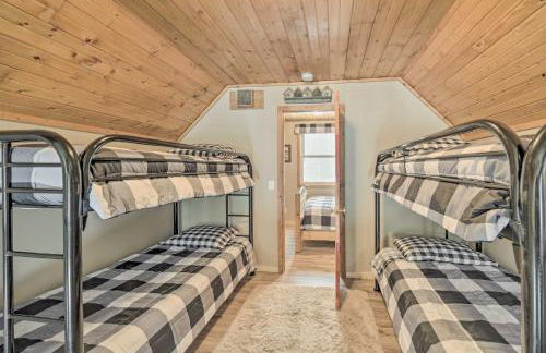 Cozy Birchwood Retreat on UTV Trail with Hot Tub! - Foto 20