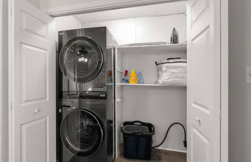 Cozy 4BR Home Pet Friendly Large Yard & Patio - Foto 45