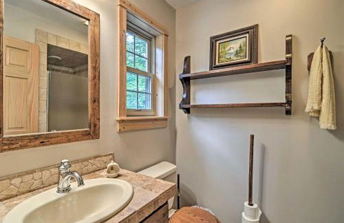 Rustic and Modern Home with Fire Pit on Tower Pond! - Foto 20