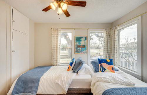 Walk to Main Street Cottage with Deck in Bandera! - Foto 13