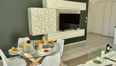 Juana YourHostHelper - Photo 2