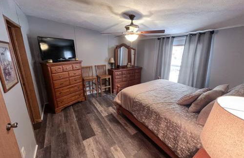 Bern's Summit Solitude: Stream-Front Serenity - Photo 13