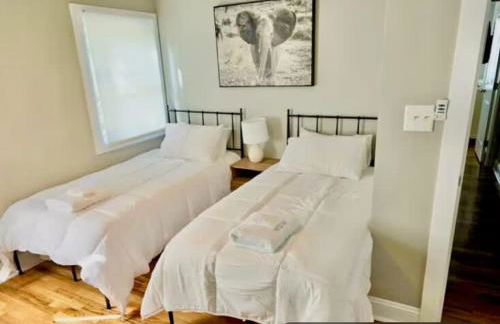 Pet-Friendly 4BR Family Home with Fenced Yard - Foto 24