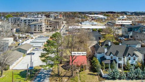 Little Red Roof-1mi to Downtown-Along Bike Trail - Foto 2