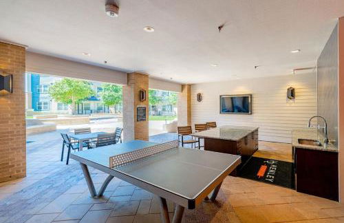 Cozy 1BR King Suite Close to Downtown w Fast Wifi - Photo 38