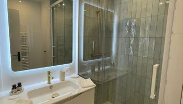 Sublime Coeur Deauville - Photo 2, towels, Shower
