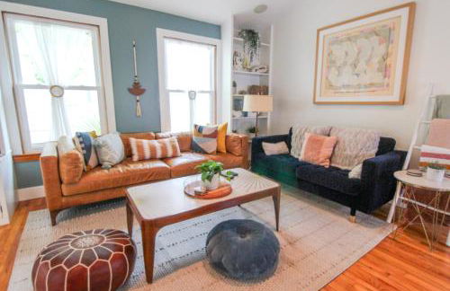 Luxurious Bohemian Bungalow in Lincolnville - Mins from Downtown! - Photo 2