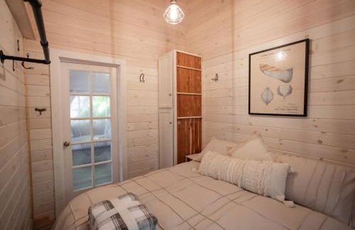 Gables End Escape Lakefront Dock Kayaks - Photo 7