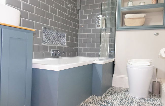 Trendy Two Bed Apartment With Private Garden - Photo 14