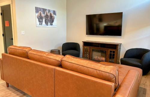 Peaks & Pines Modern Gem, 2 Kings, Bunks, Hot Tub, Walkable, Kid's Cove - Foto 8