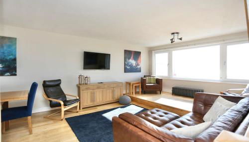 Fabulous beachfront 3 bed house with parking - Foto 2