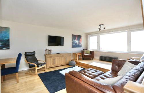 Fabulous beachfront 3 bed house with parking - Foto 2