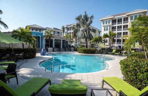 Latitude Adjustment Penthouse by Coastal Chic - Foto 43