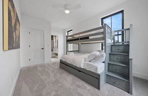 Jungle House Luxury Homes - Columbus Downtown Short North - Near Convention Center & Nationwide Arena - Sleeps up to 15 - Free Parking - Over 5,800 Five Stars - Foto 28