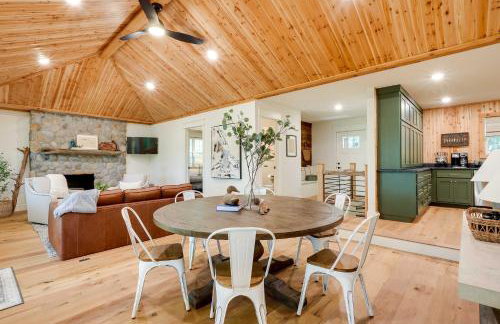 Spacious Home on Beaver Lake with Deck and Fire Pit! - Foto 8