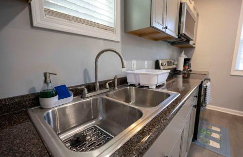 4 Min to Downtown - 11 to Elon - Washer and Dryer - Foto 42