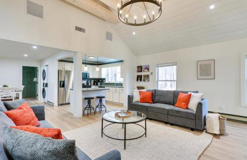 Walk to White Lake Family Home with Deck and BBQ - Foto 5