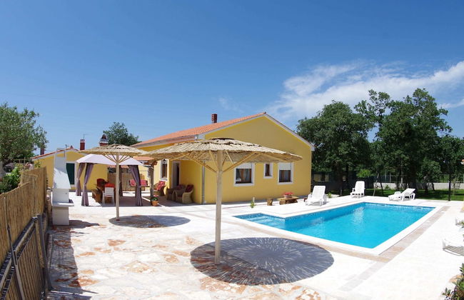 Detached House at Country Side, Fenced Private Garden Ideal for 2 Fam, Wifi - Photo 39