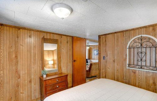 Heber Springs Cabin with Deck 3 Mi to Sugarloaf Mtn - Foto 13