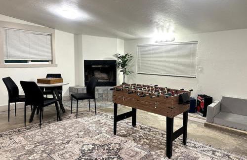 Freshly Renovated Family Home with Game Room, AC, King Bed, Luxury Bathroom - Foto 8