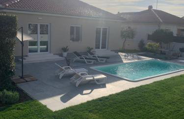 Tony's house in garden - Photo 3