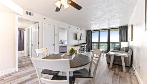 Ocean View with a beachfront pool at Ocean Trillium Condo ~ 304 - Foto 1, Other