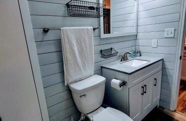 F Lakefront! Remodeled, Sleeps 4, Boat Slip, Patio, WiFi, Cable, Pool - Foto 28