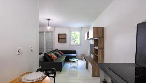 Parisian Chic & Spacious Studio with Parking - Foto 2