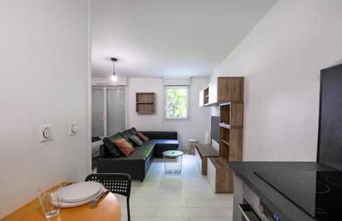 Parisian Chic & Spacious Studio with Parking - Foto 2