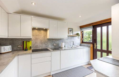 20 mins to Edinburgh 3 bedroom detached family house Wi-Fi Parking - Foto 18