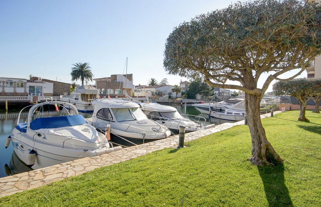 Apartment With Scenic View - Photo 40