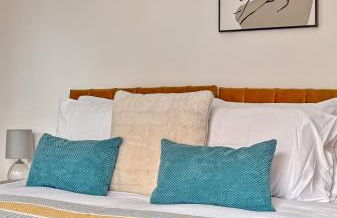 Stylish Town Centre Apartment, ALLOCATED FREE PARKING SPACE, RICKMANSWORTH HIGH STREET, Modern Decor, Juliet Balcony, Walking Distance to Rickmansworth Station Metropolitan Line - Foto 60