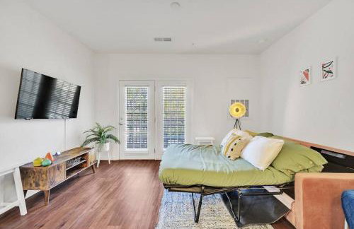 1BR King Bed near Shopping, Dining & Entertainment - Foto 44