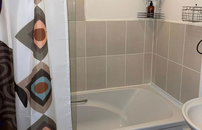 Apartment - Sleeps 2 - Parking - Station Close - Photo 10