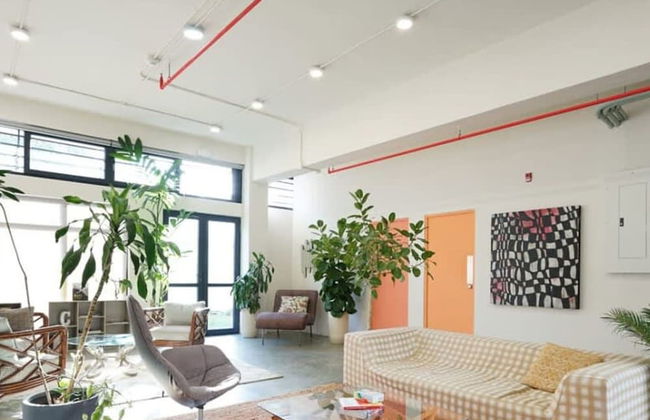 w Monochrome Loft in Santa Ana - Photo 16