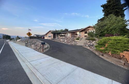 East Wenatchee Oasis 4BR, Pool, Hot Tub, Loop Trail - Foto 41