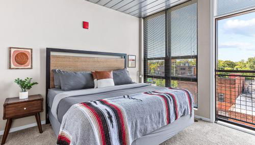 6 Modern Apts - 12 Beds w Parking - Near Kerrytown - Foto 2