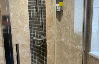 BumbleBee Lodge - Photo 28