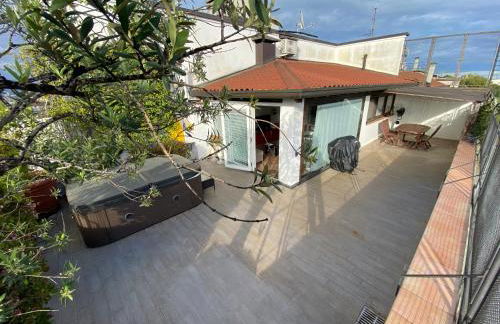 Rooftop Terrace - elegante attico con idromassaggio - Foto 4