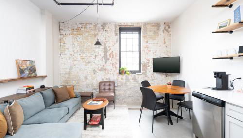 Spacious Luxury 2BR Apt Near Fiserv with Parking - Foto 2