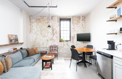 Spacious Luxury 2BR Apt Near Fiserv with Parking - Foto 2