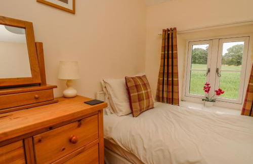 Byrdir Cottage - Photo 26