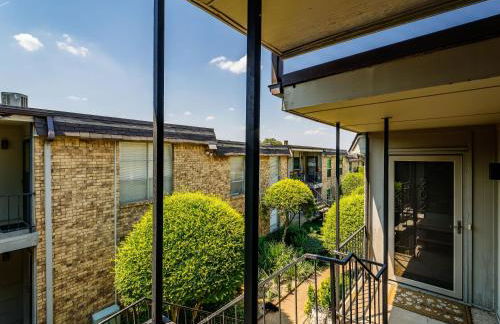 Spacious Preston Hollow Condo - Foto 24