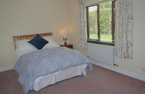 Hilltop Bungalow for a Spacious Country Break - Foto 8